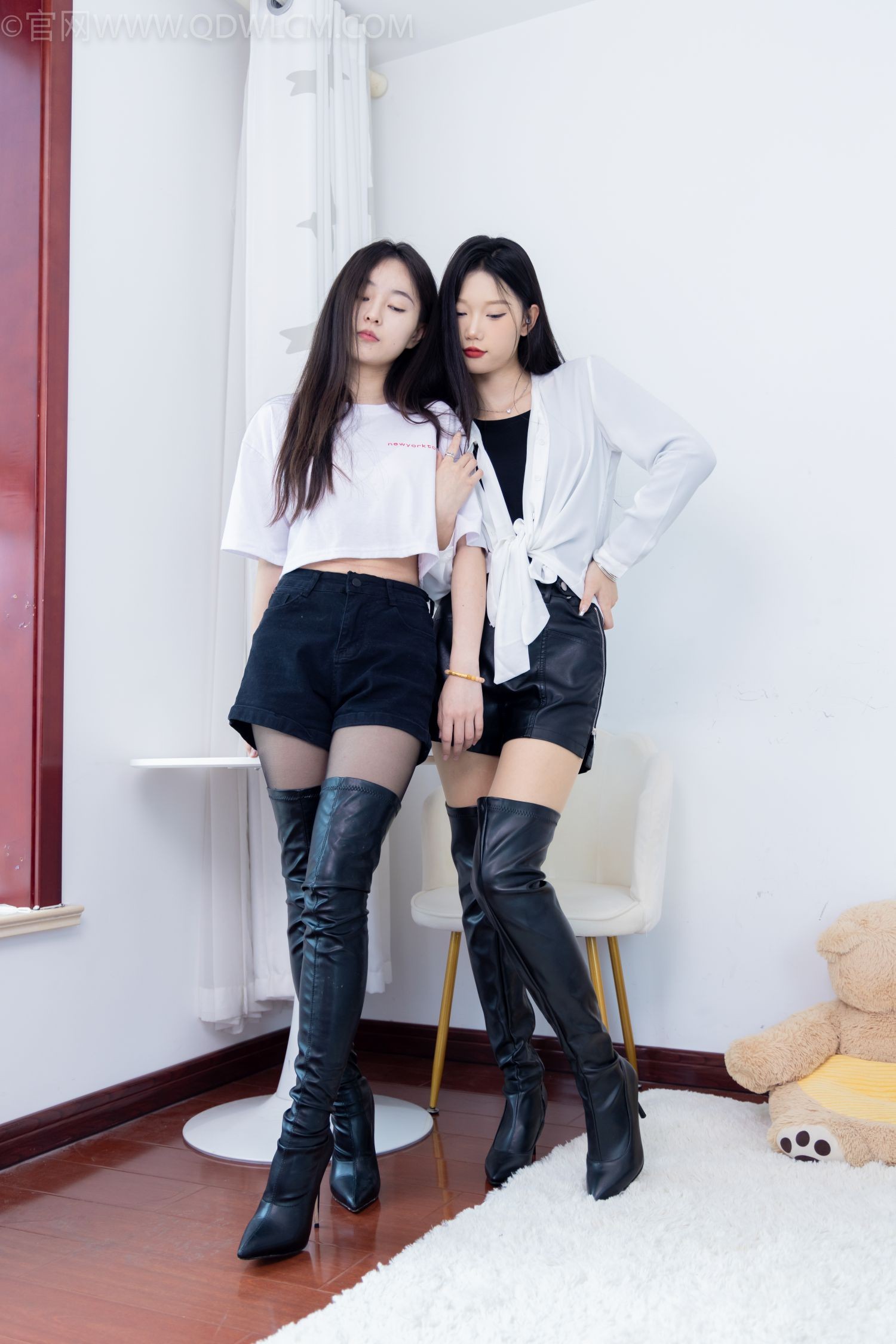 物恋传媒美少女丝袜美脚写真小竹&美兔双声花 (11)